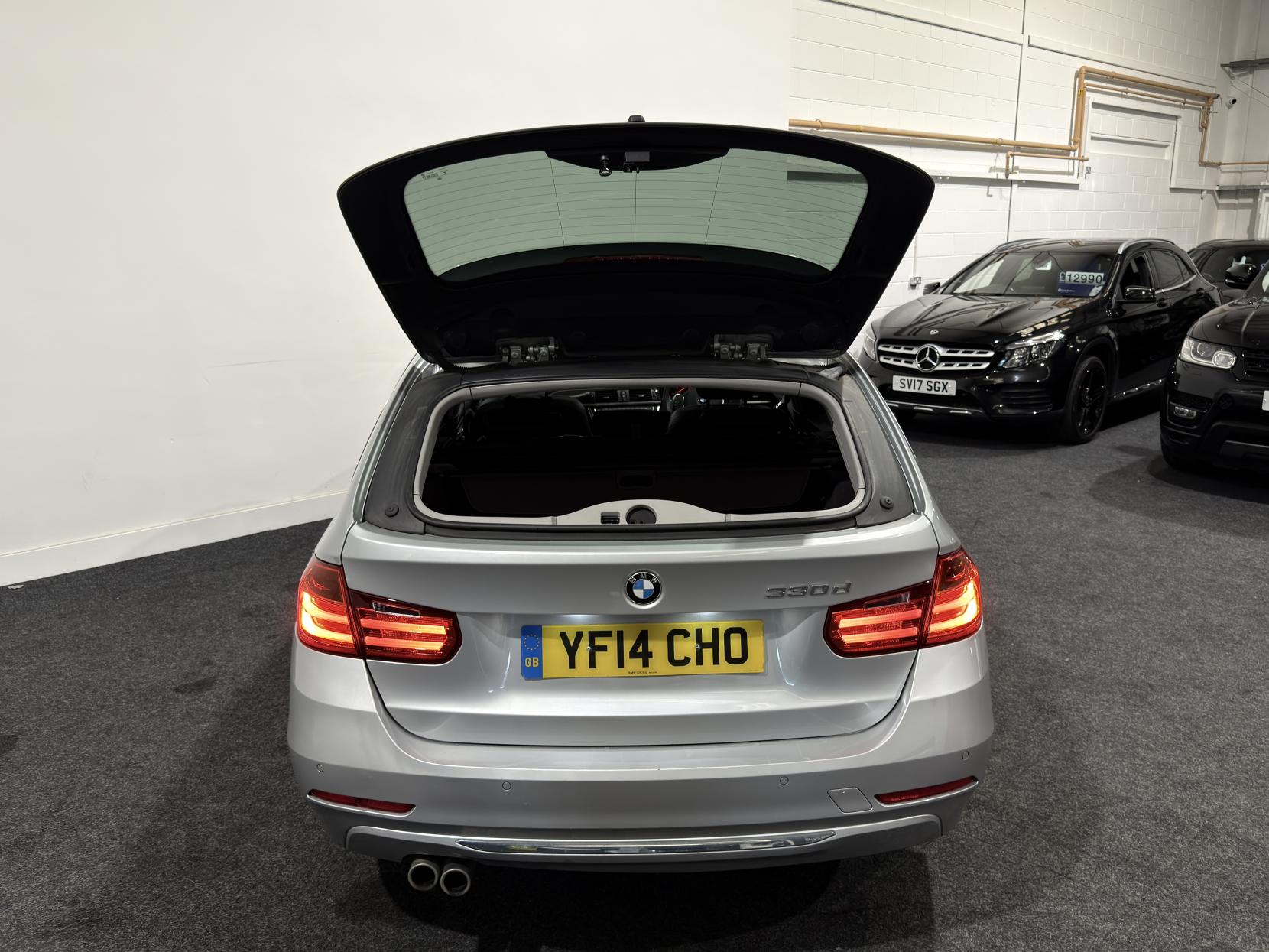 BMW 3 Series 3.0 330d Luxury Touring 5dr Diesel Auto Euro 5 (s/s) (258 ps)