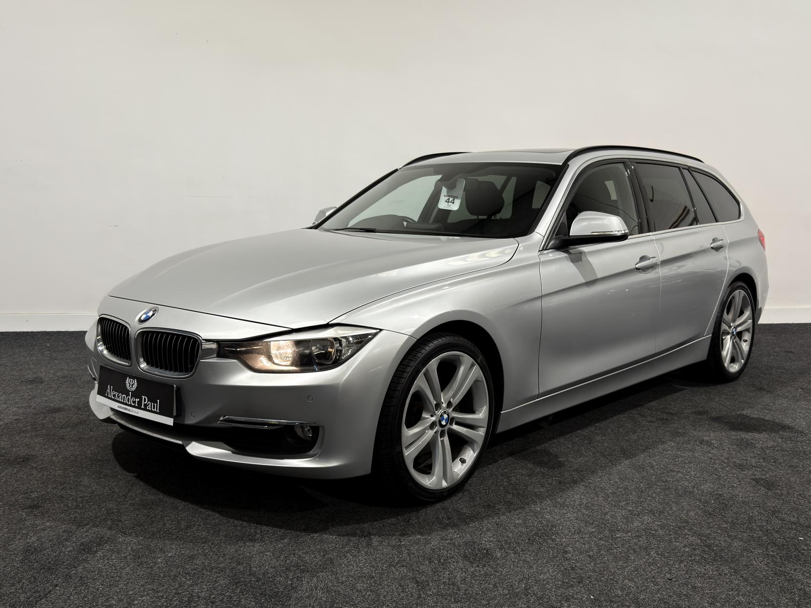 BMW 3 Series 3.0 330d Luxury Touring 5dr Diesel Auto Euro 5 (s/s) (258 ps)