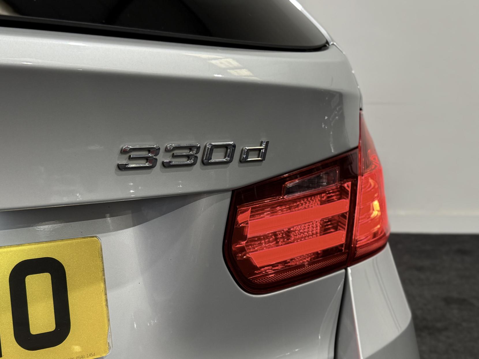 BMW 3 Series 3.0 330d Luxury Touring 5dr Diesel Auto Euro 5 (s/s) (258 ps)
