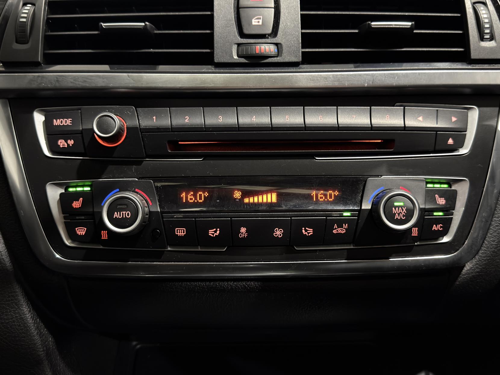 BMW 3 Series 3.0 330d Luxury Touring 5dr Diesel Auto Euro 5 (s/s) (258 ps)