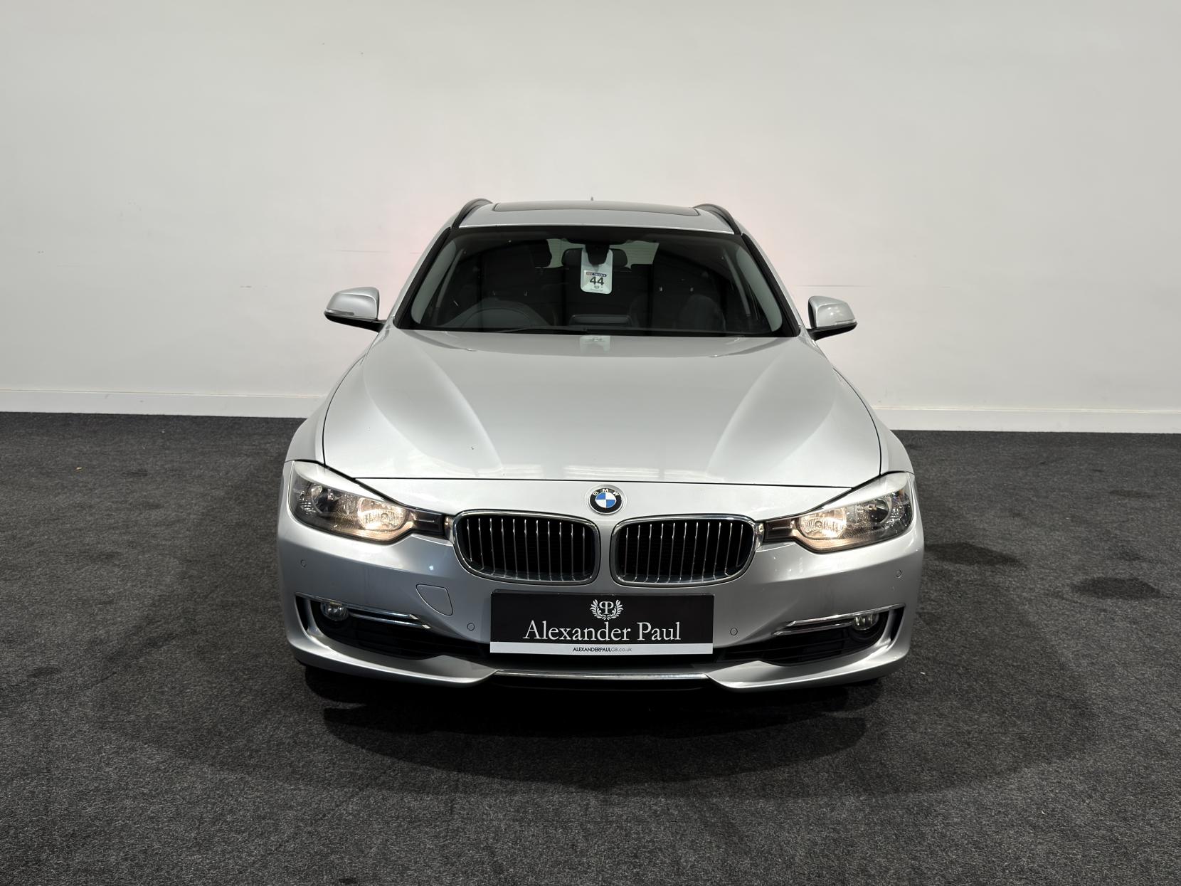 BMW 3 Series 3.0 330d Luxury Touring 5dr Diesel Auto Euro 5 (s/s) (258 ps)