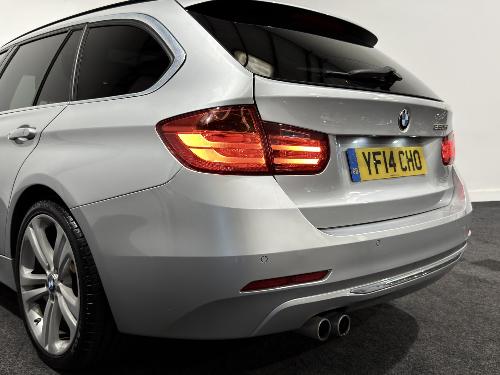 BMW 3 Series 3.0 330d Luxury Touring 5dr Diesel Auto Euro 5 (s/s) (258 ps)