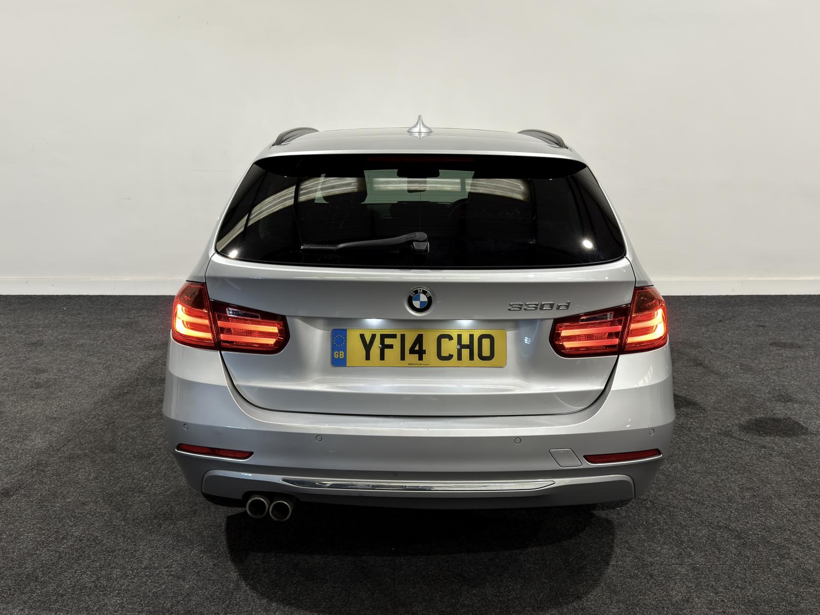 BMW 3 Series 3.0 330d Luxury Touring 5dr Diesel Auto Euro 5 (s/s) (258 ps)
