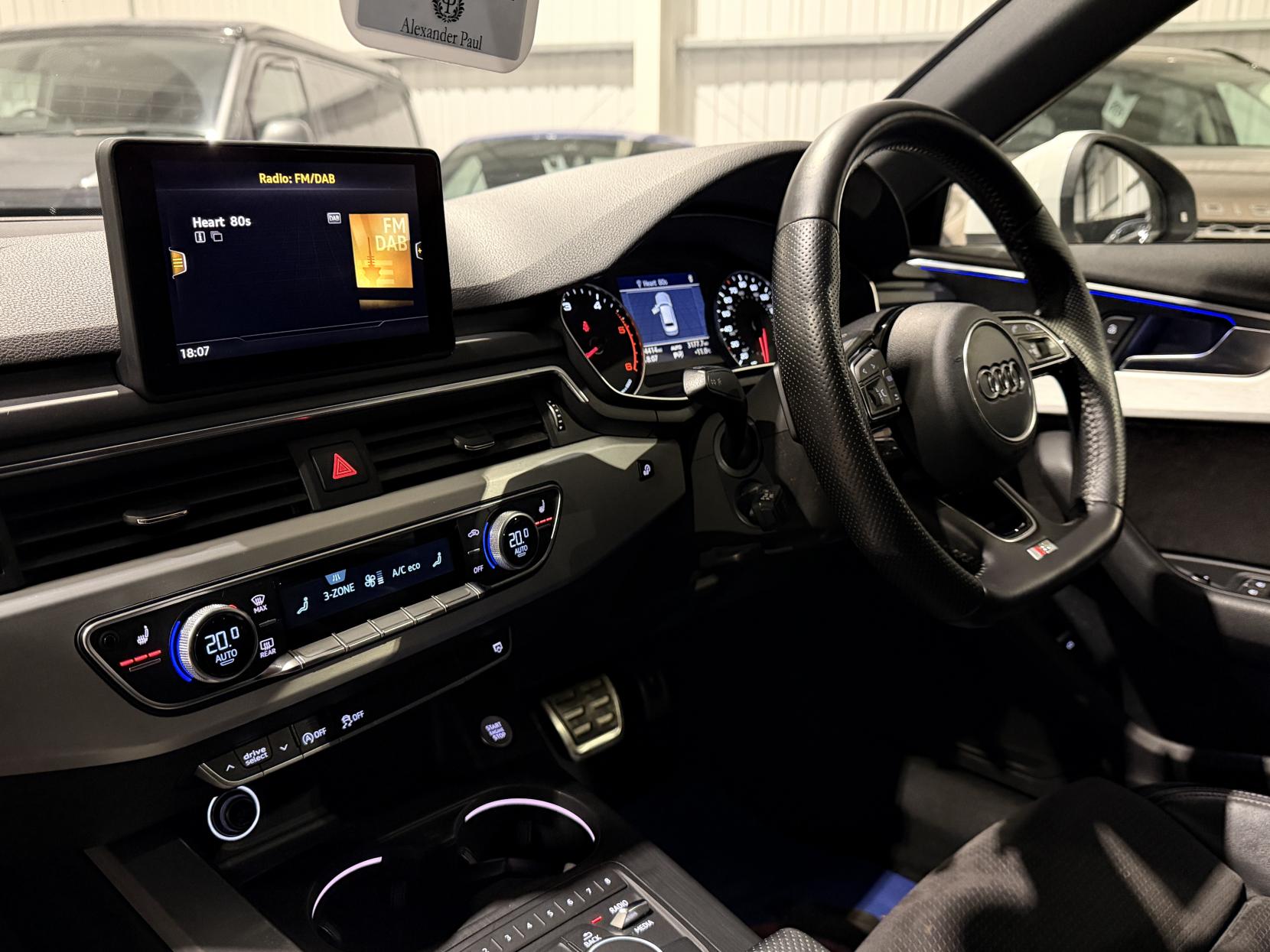 Audi A4 Avant 2.0 TDI S line Estate 5dr Diesel S Tronic quattro Euro 6 (s/s) (190 ps)