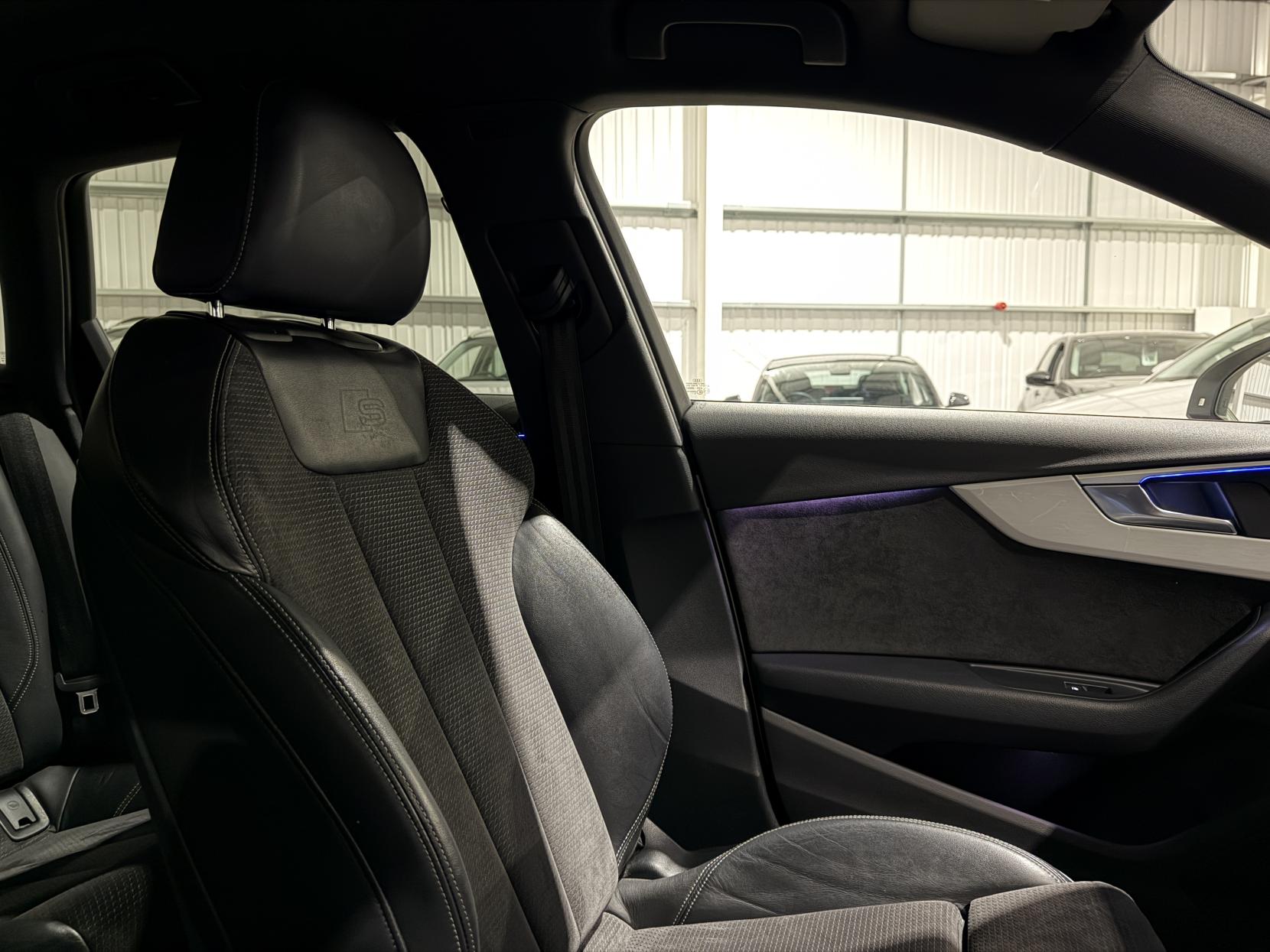 Audi A4 Avant 2.0 TDI S line Estate 5dr Diesel S Tronic quattro Euro 6 (s/s) (190 ps)