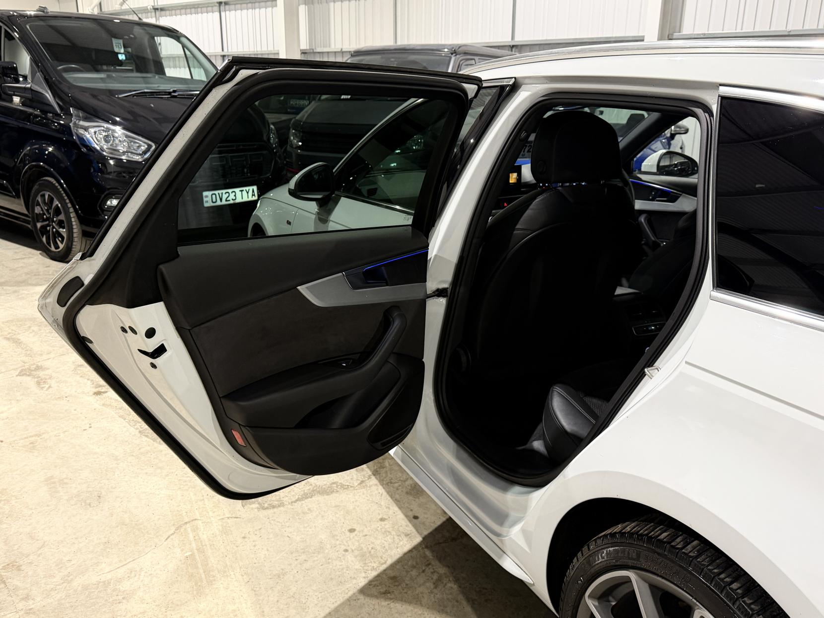 Audi A4 Avant 2.0 TDI S line Estate 5dr Diesel S Tronic quattro Euro 6 (s/s) (190 ps)