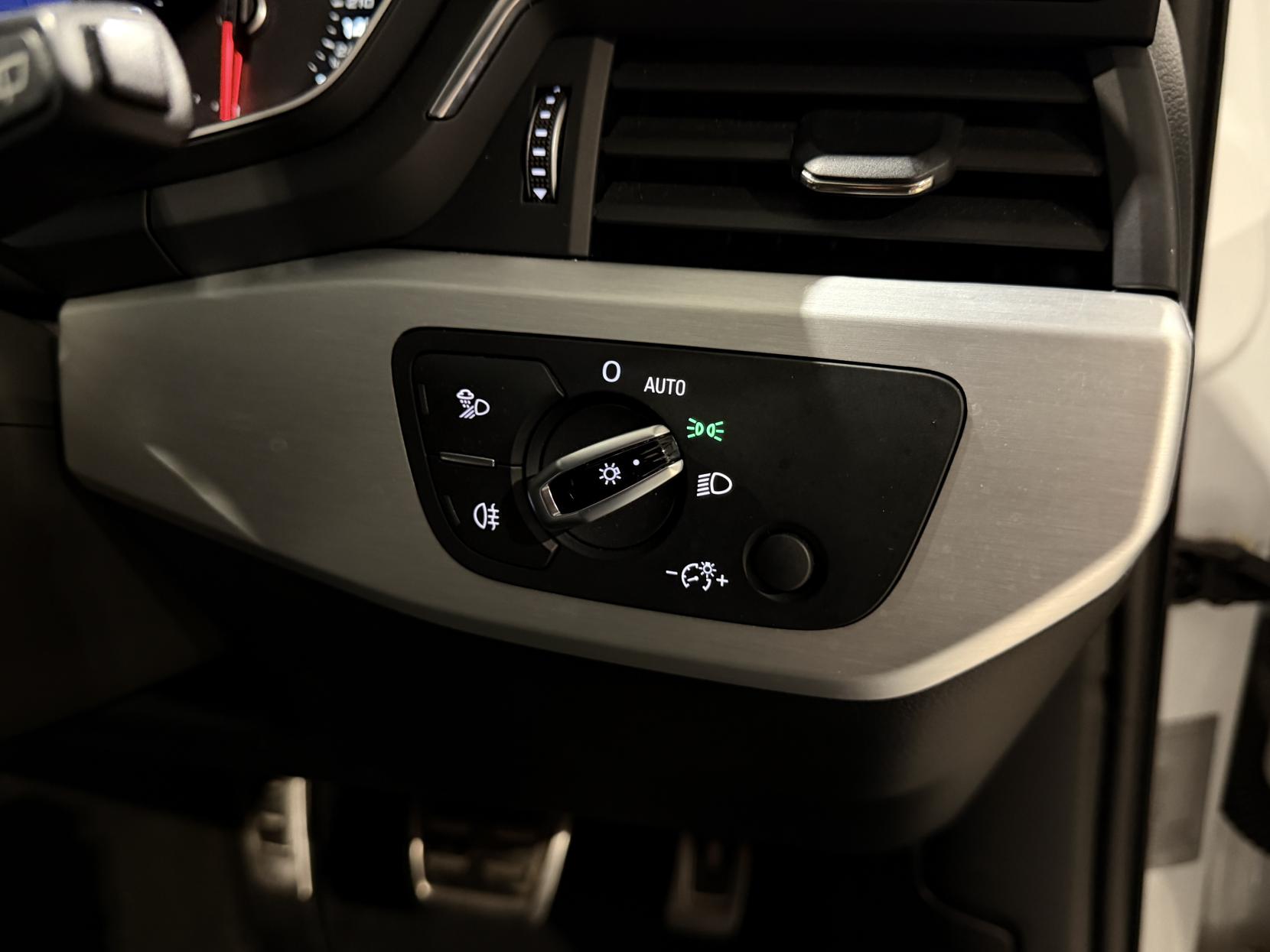 Audi A4 Avant 2.0 TDI S line Estate 5dr Diesel S Tronic quattro Euro 6 (s/s) (190 ps)