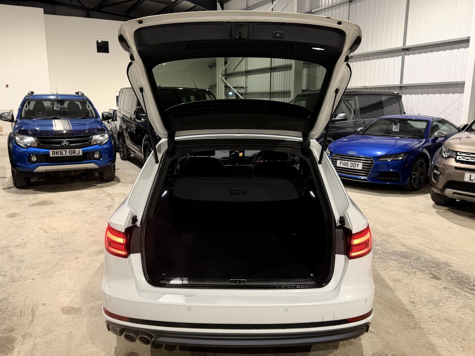 Audi A4 Avant 2.0 TDI S line Estate 5dr Diesel S Tronic quattro Euro 6 (s/s) (190 ps)