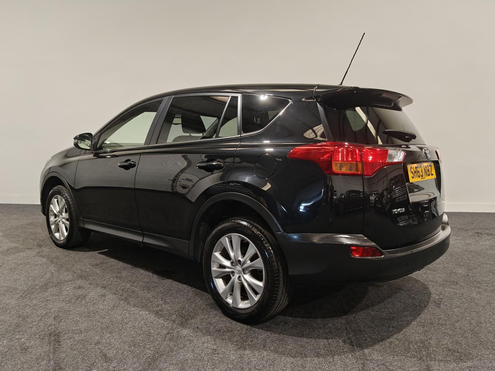 Toyota RAV4 2.2 D-4D Icon SUV 5dr Diesel Manual 4WD Euro 5 (150 ps)