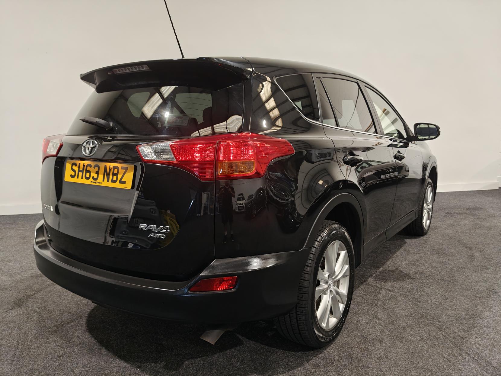 Toyota RAV4 2.2 D-4D Icon SUV 5dr Diesel Manual 4WD Euro 5 (150 ps)