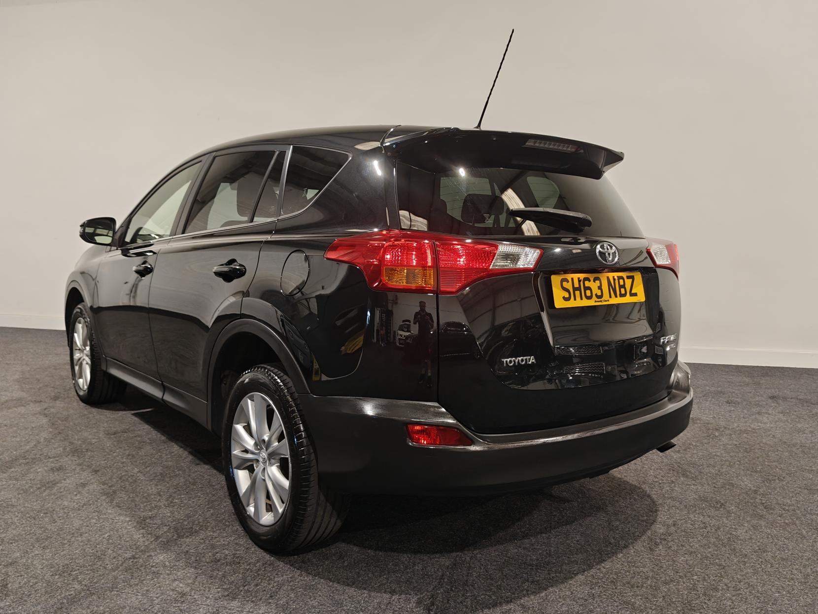 Toyota RAV4 2.2 D-4D Icon SUV 5dr Diesel Manual 4WD Euro 5 (150 ps)