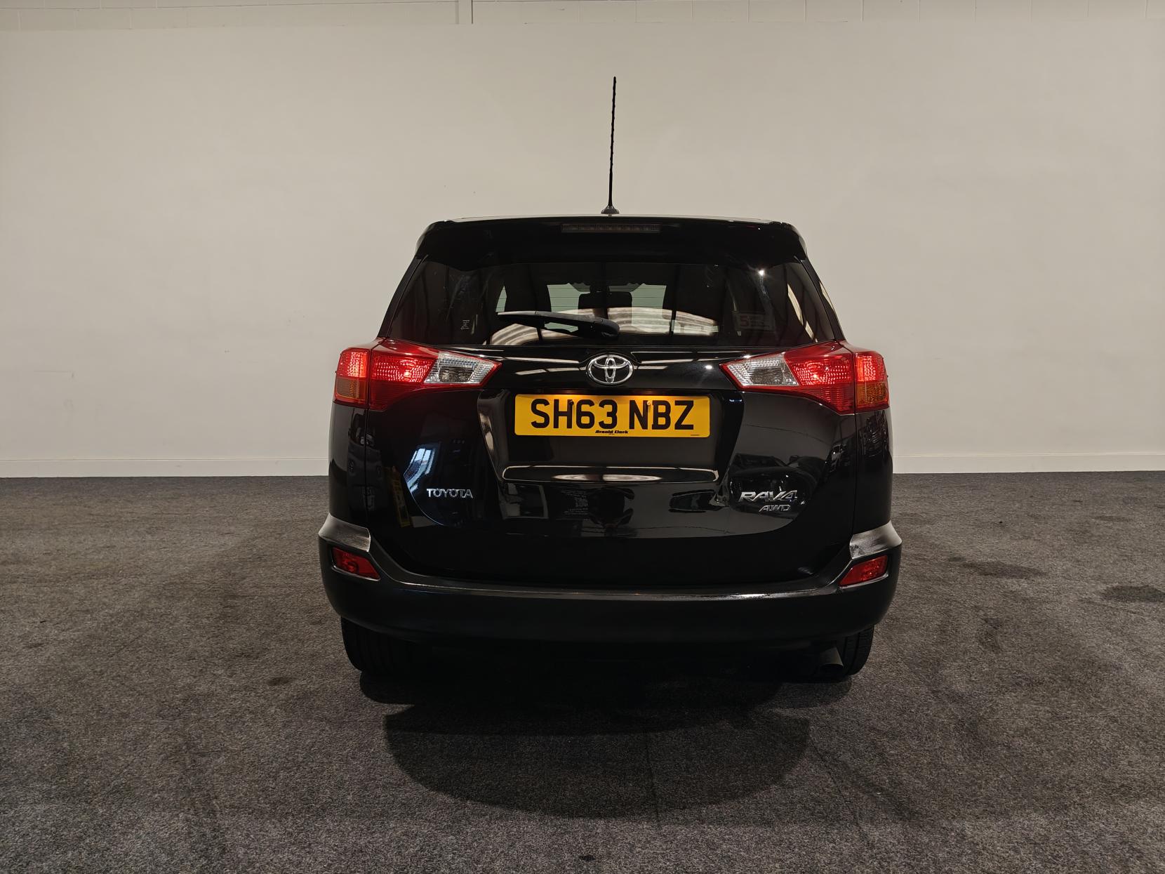Toyota RAV4 2.2 D-4D Icon SUV 5dr Diesel Manual 4WD Euro 5 (150 ps)