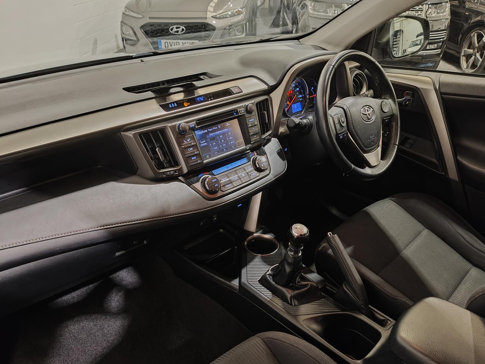 Toyota RAV4 2.2 D-4D Icon SUV 5dr Diesel Manual 4WD Euro 5 (150 ps)