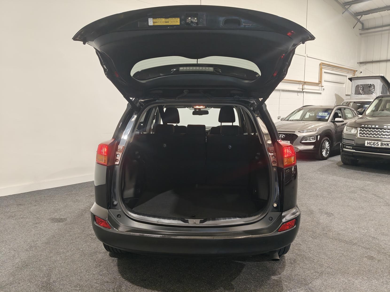 Toyota RAV4 2.2 D-4D Icon SUV 5dr Diesel Manual 4WD Euro 5 (150 ps)