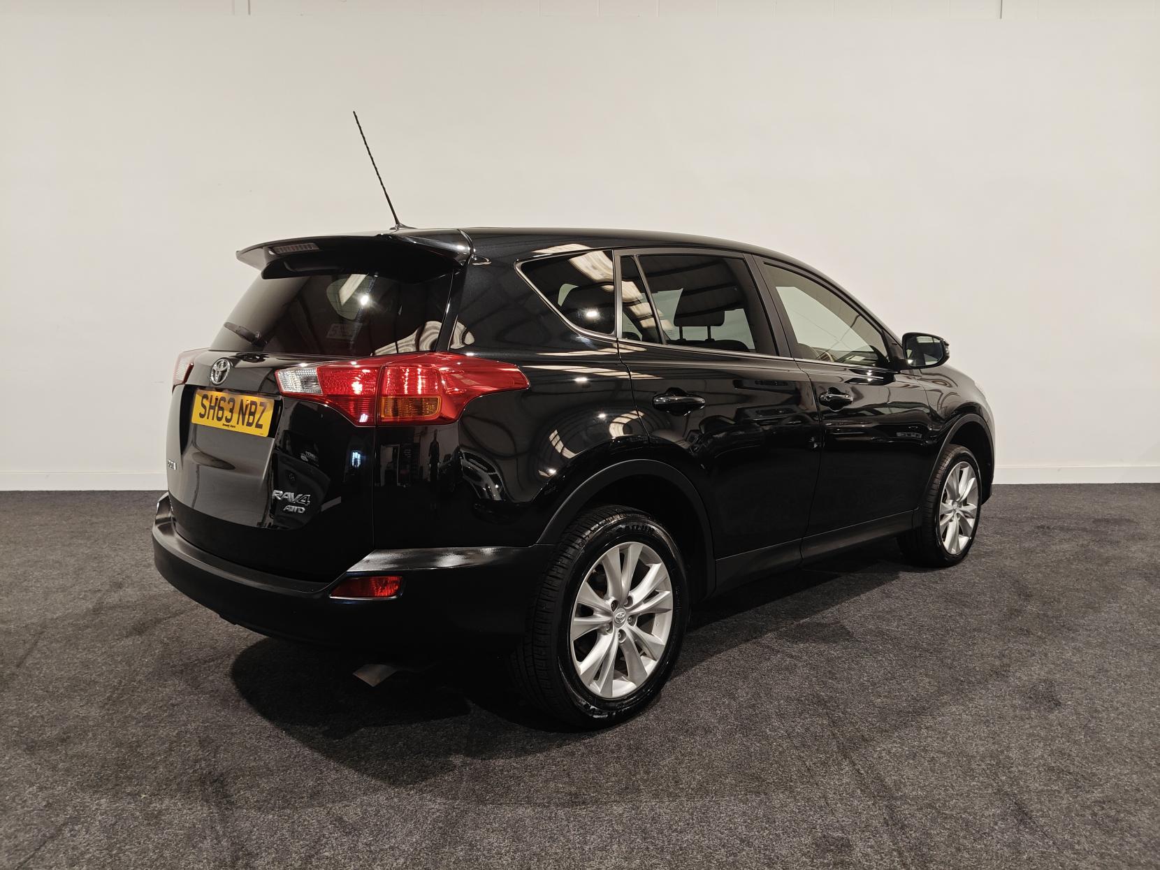 Toyota RAV4 2.2 D-4D Icon SUV 5dr Diesel Manual 4WD Euro 5 (150 ps)