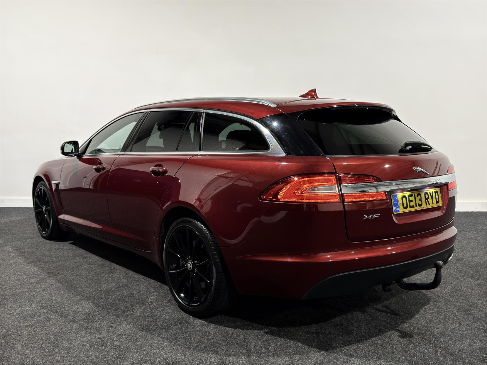 Jaguar XF 2.2d Premium Luxury Sportbrake 5dr Diesel Auto Euro 5 (s/s) (200 ps)