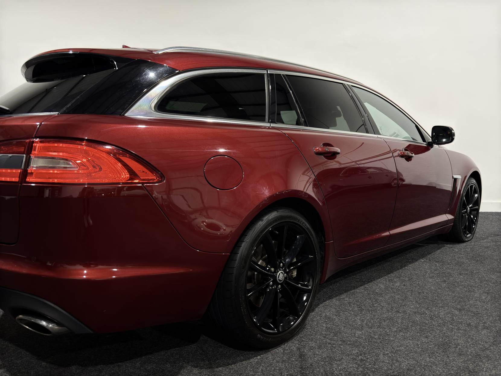 Jaguar XF 2.2d Premium Luxury Sportbrake 5dr Diesel Auto Euro 5 (s/s) (200 ps)