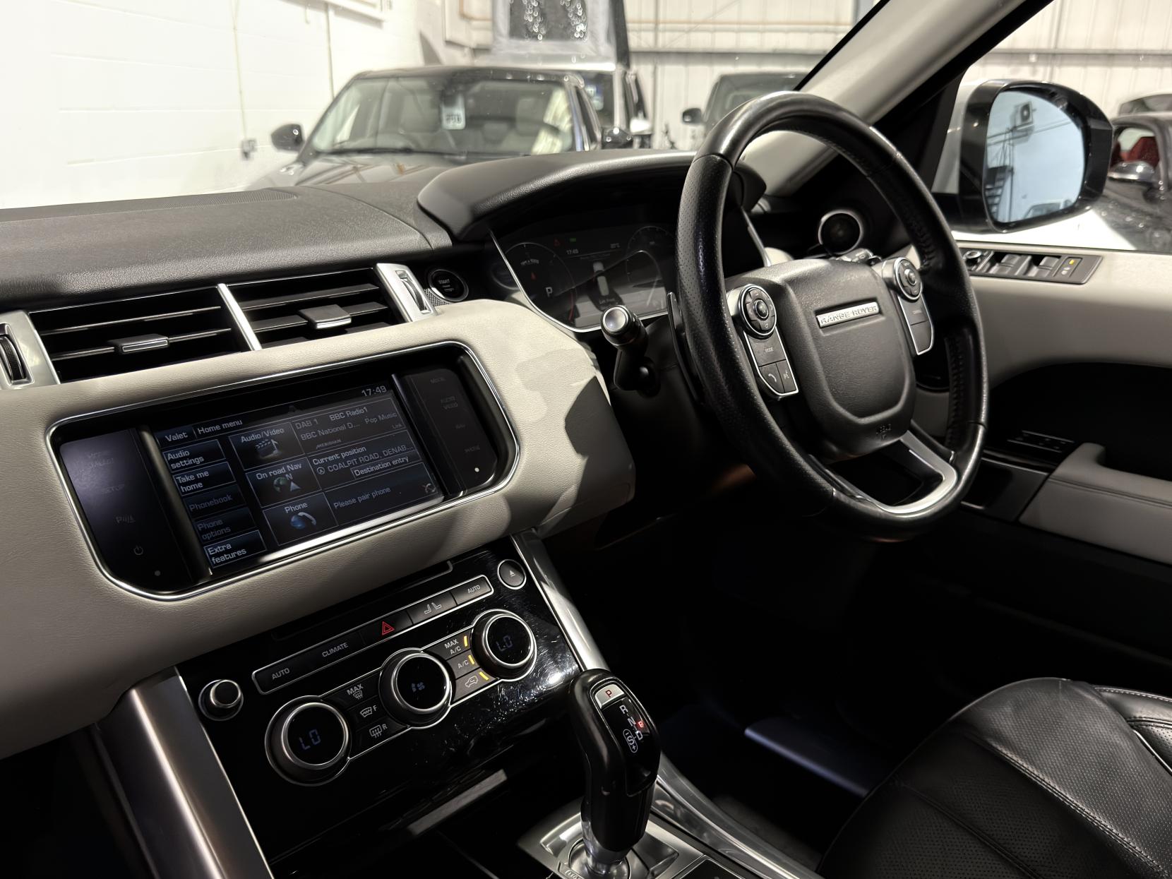 Land Rover Range Rover Sport 3.0 SD V6 HSE SUV 5dr Diesel Auto 4WD Euro 5 (s/s) (306 ps)