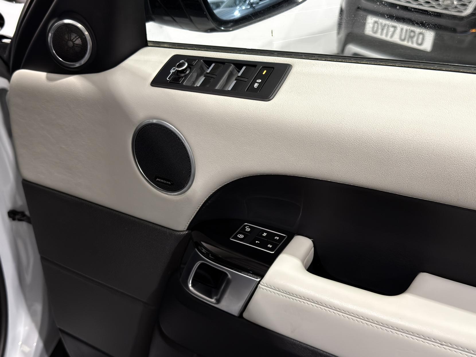 Land Rover Range Rover Sport 3.0 SD V6 HSE SUV 5dr Diesel Auto 4WD Euro 5 (s/s) (306 ps)