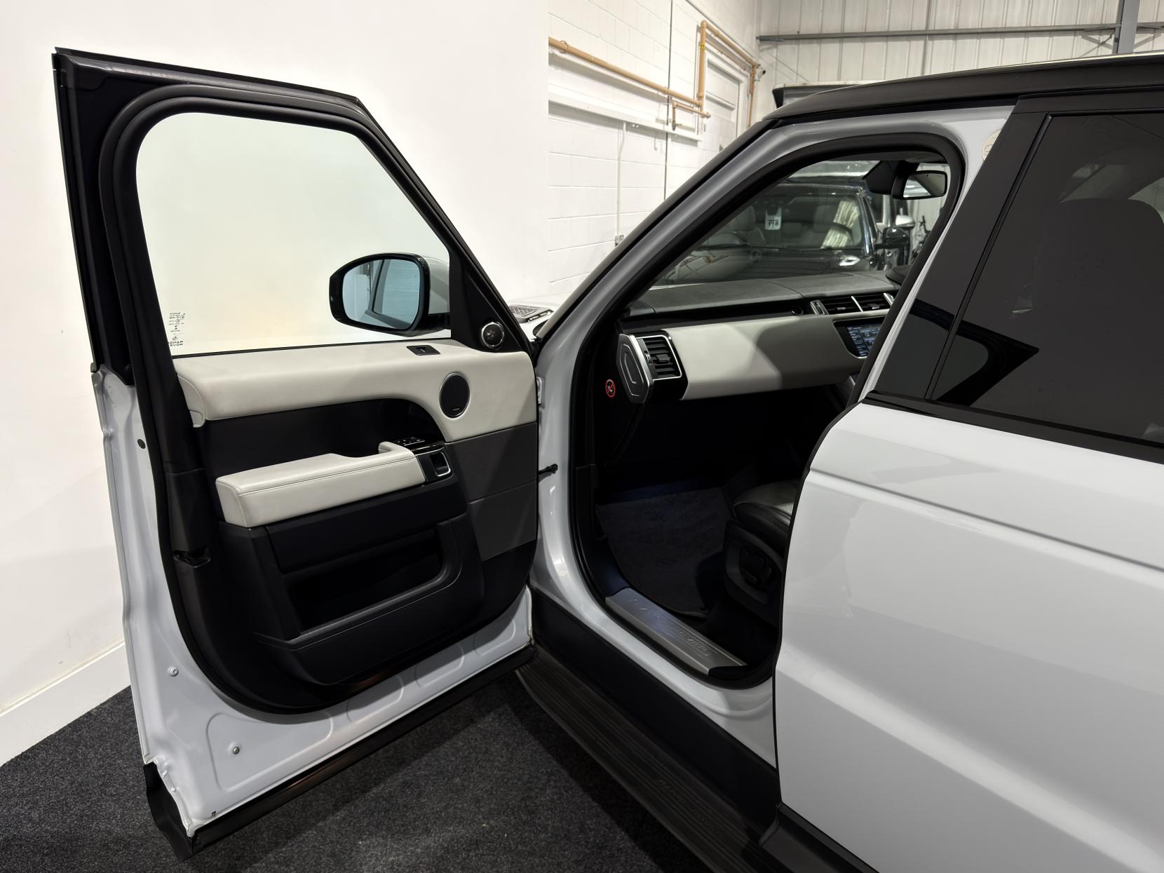 Land Rover Range Rover Sport 3.0 SD V6 HSE SUV 5dr Diesel Auto 4WD Euro 5 (s/s) (306 ps)