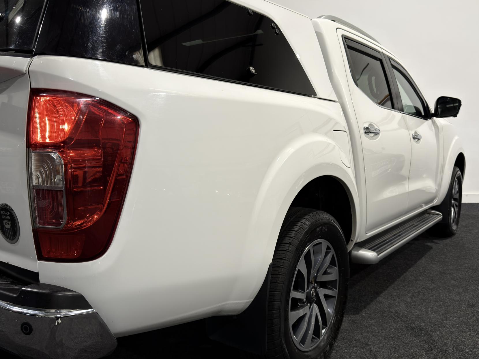 Nissan Navara 2.3 dCi Tekna Pickup Double Cab 4dr Diesel Auto 4WD Euro 6 (190 ps)