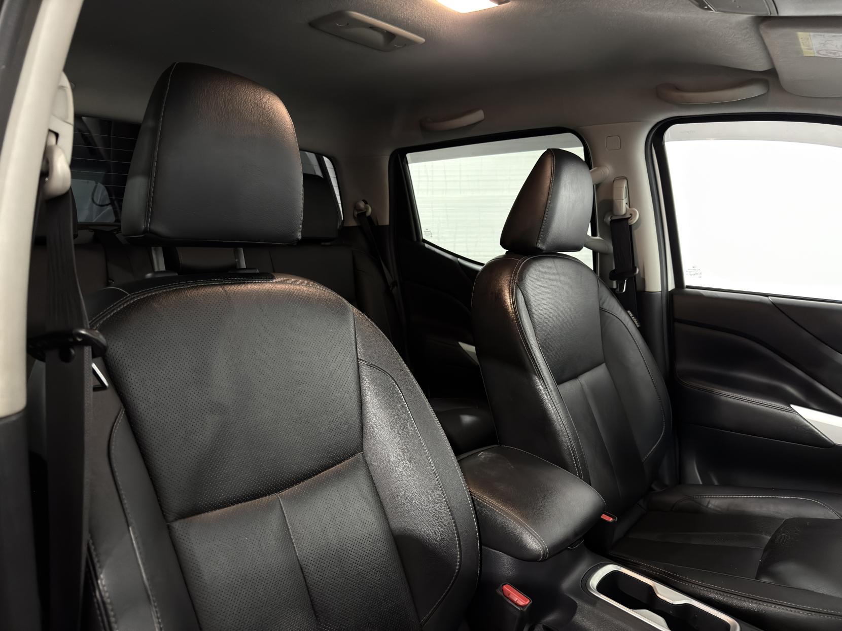 Nissan Navara 2.3 dCi Tekna Pickup Double Cab 4dr Diesel Auto 4WD Euro 6 (190 ps)