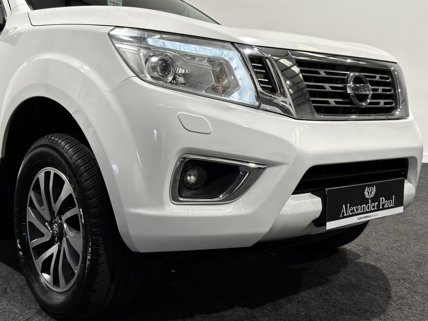 Nissan Navara 2.3 dCi Tekna Pickup Double Cab 4dr Diesel Auto 4WD Euro 6 (190 ps)