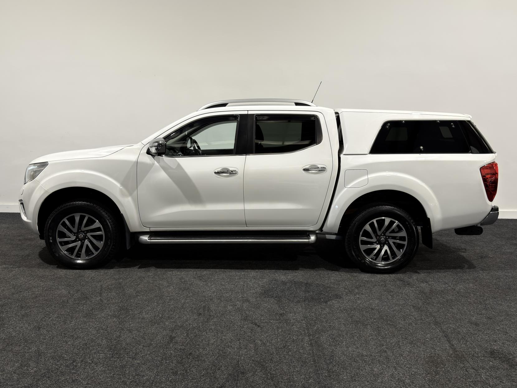 Nissan Navara 2.3 dCi Tekna Pickup Double Cab 4dr Diesel Auto 4WD Euro 6 (190 ps)