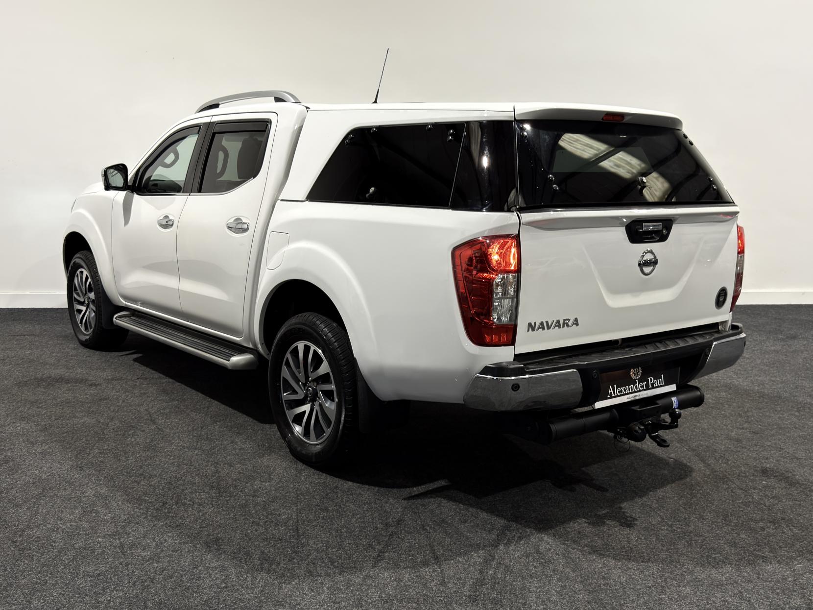 Nissan Navara 2.3 dCi Tekna Pickup Double Cab 4dr Diesel Auto 4WD Euro 6 (190 ps)