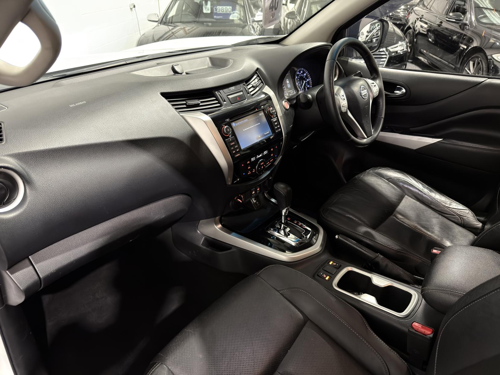 Nissan Navara 2.3 dCi Tekna Pickup Double Cab 4dr Diesel Auto 4WD Euro 6 (190 ps)