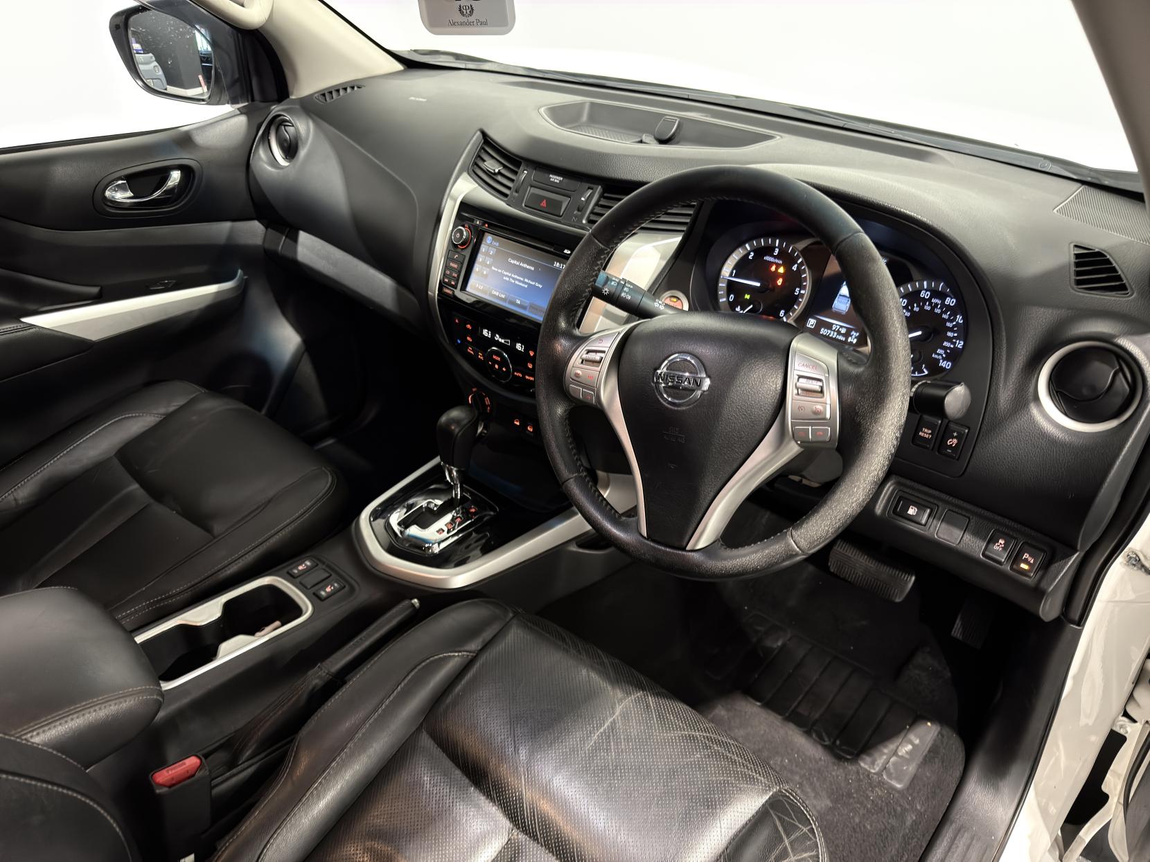 Nissan Navara 2.3 dCi Tekna Pickup Double Cab 4dr Diesel Auto 4WD Euro 6 (190 ps)
