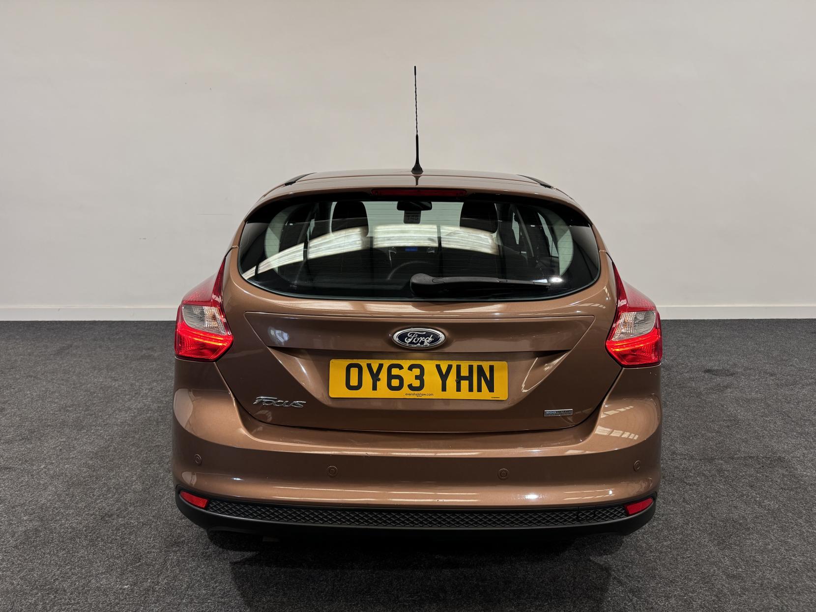 Ford Focus 1.6 TDCi Titanium Hatchback 5dr Diesel Manual Euro 5 (s/s) (115 ps)