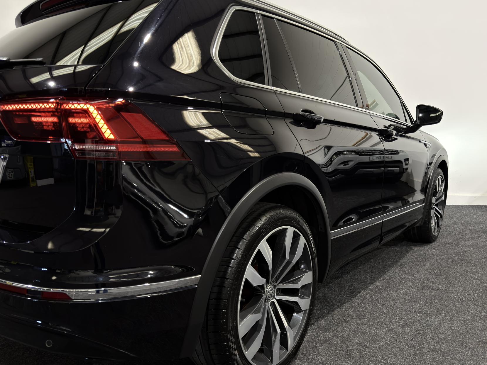 Volkswagen Tiguan 2.0 TDI R-Line SUV 5dr Diesel DSG Euro 6 (s/s) (150 ps)