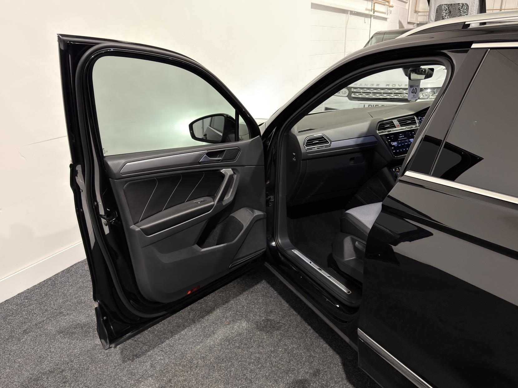 Volkswagen Tiguan 2.0 TDI R-Line SUV 5dr Diesel DSG Euro 6 (s/s) (150 ps)