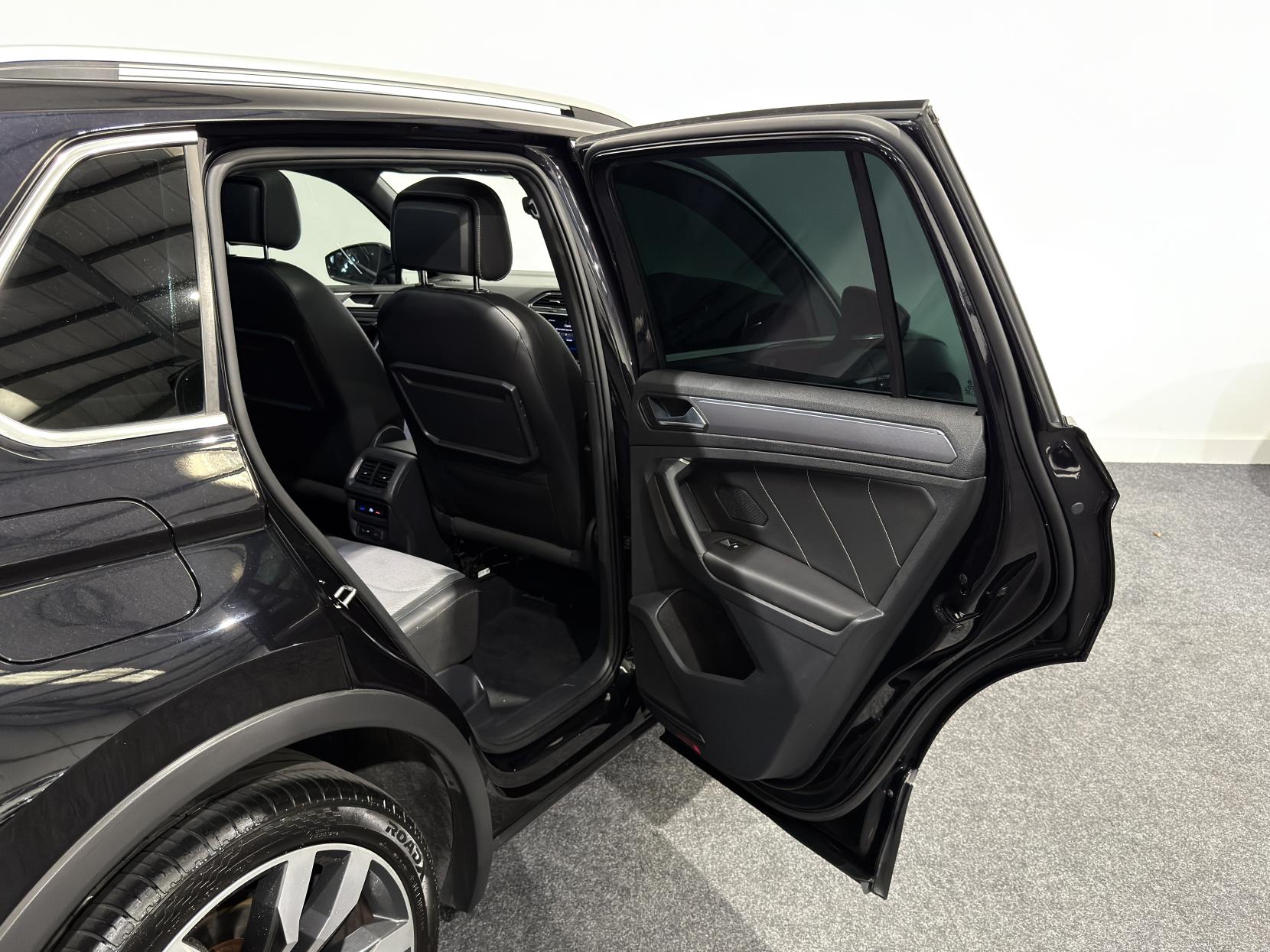 Volkswagen Tiguan 2.0 TDI R-Line SUV 5dr Diesel DSG Euro 6 (s/s) (150 ps)