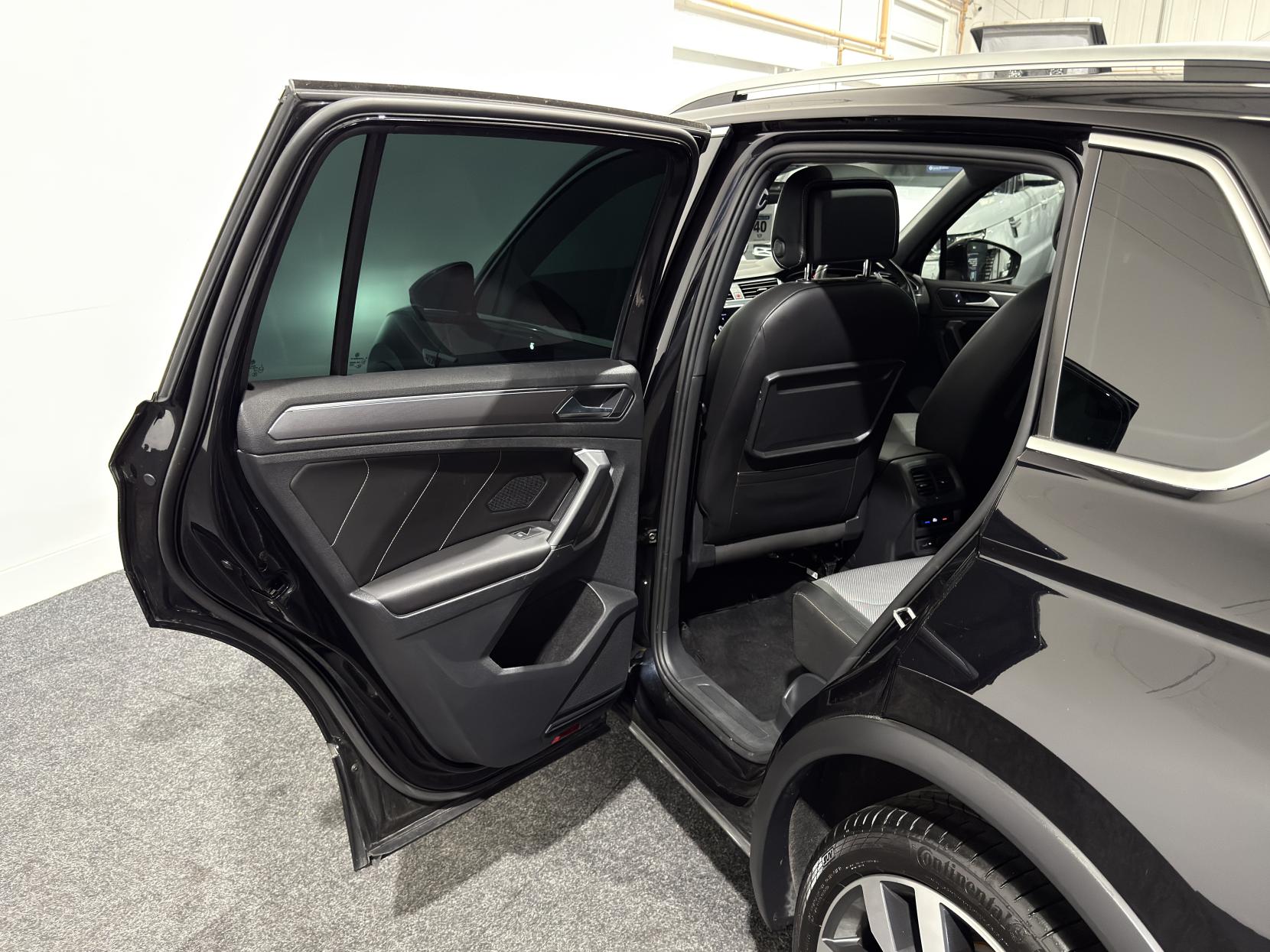 Volkswagen Tiguan 2.0 TDI R-Line SUV 5dr Diesel DSG Euro 6 (s/s) (150 ps)