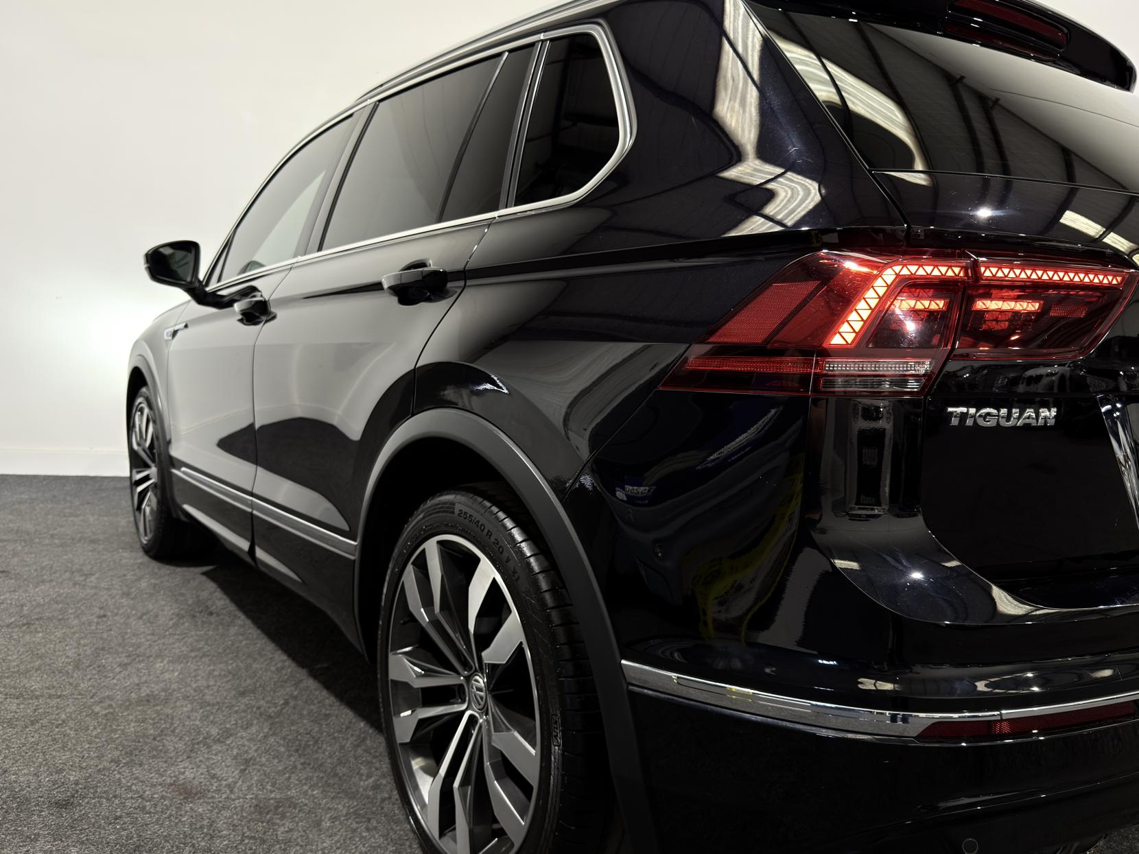 Volkswagen Tiguan 2.0 TDI R-Line SUV 5dr Diesel DSG Euro 6 (s/s) (150 ps)