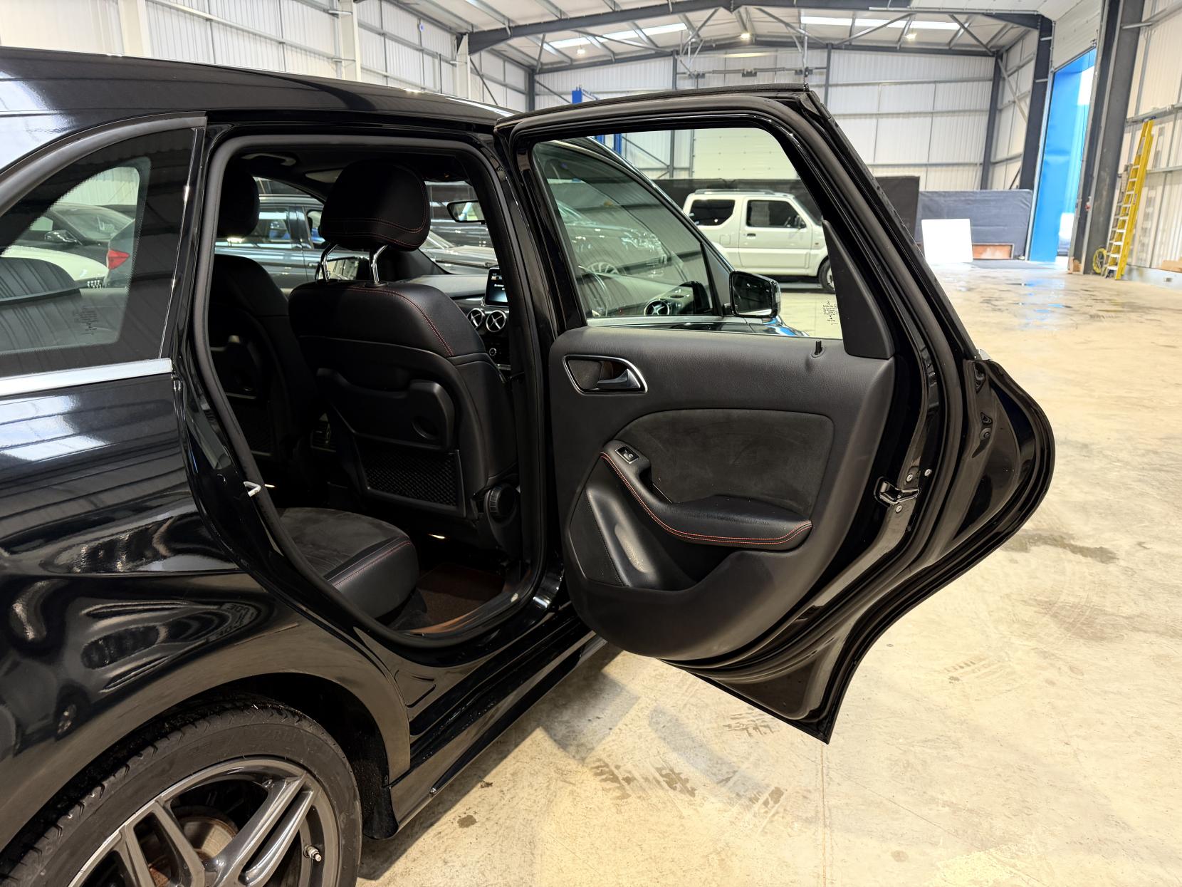 Mercedes-Benz B Class 1.5 B180d AMG Line MPV 5dr Diesel Manual Euro 6 (s/s) (109 ps)