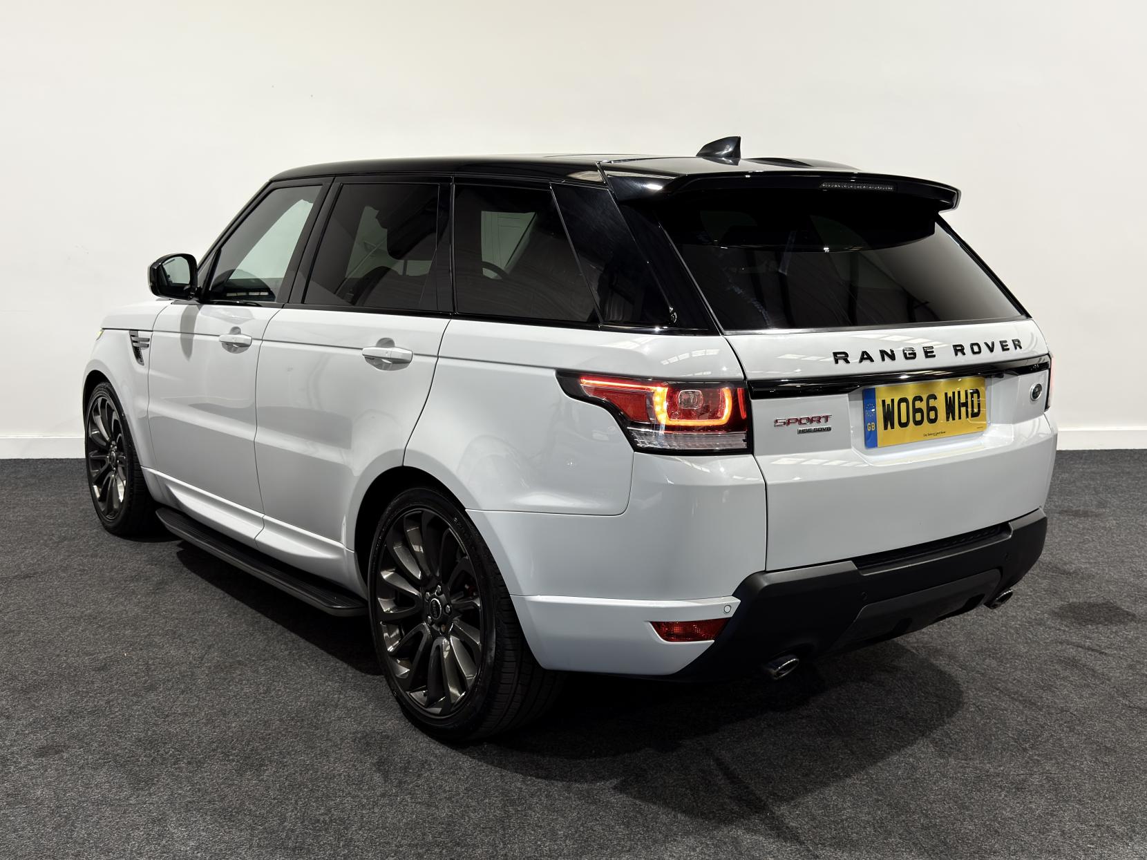 Land Rover Range Rover Sport 3.0 SD V6 HSE Dynamic SUV 5dr Diesel Auto 4WD Euro 6 (s/s) (306 ps)