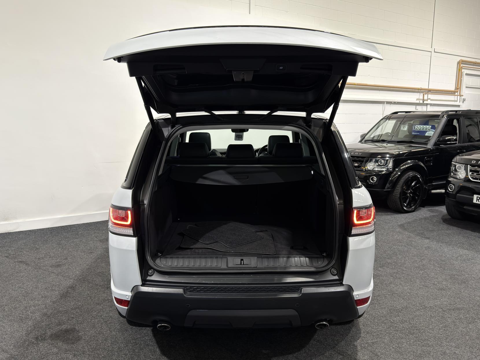 Land Rover Range Rover Sport 3.0 SD V6 HSE Dynamic SUV 5dr Diesel Auto 4WD Euro 6 (s/s) (306 ps)
