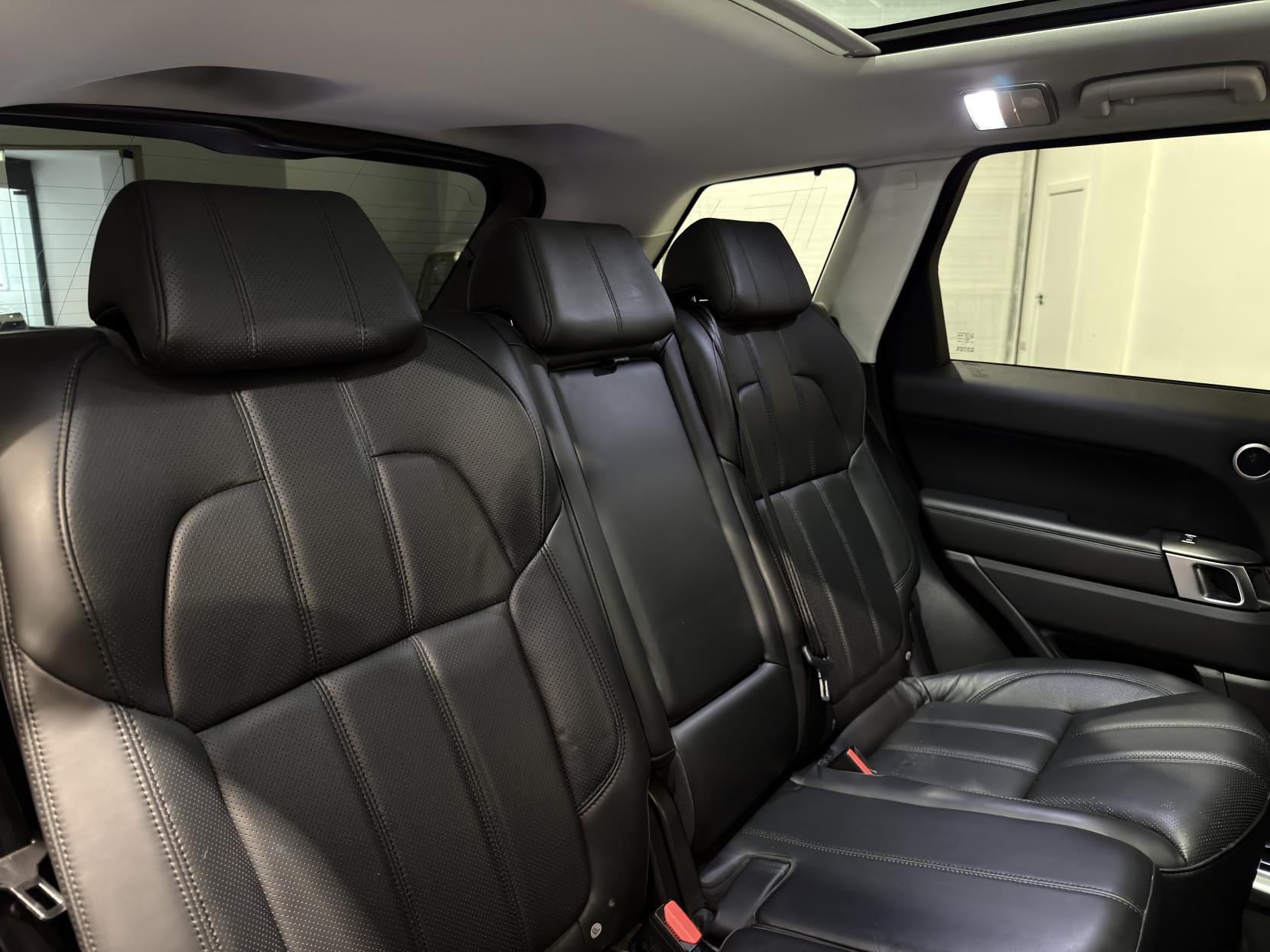 Land Rover Range Rover Sport 3.0 SD V6 HSE Dynamic SUV 5dr Diesel Auto 4WD Euro 6 (s/s) (306 ps)