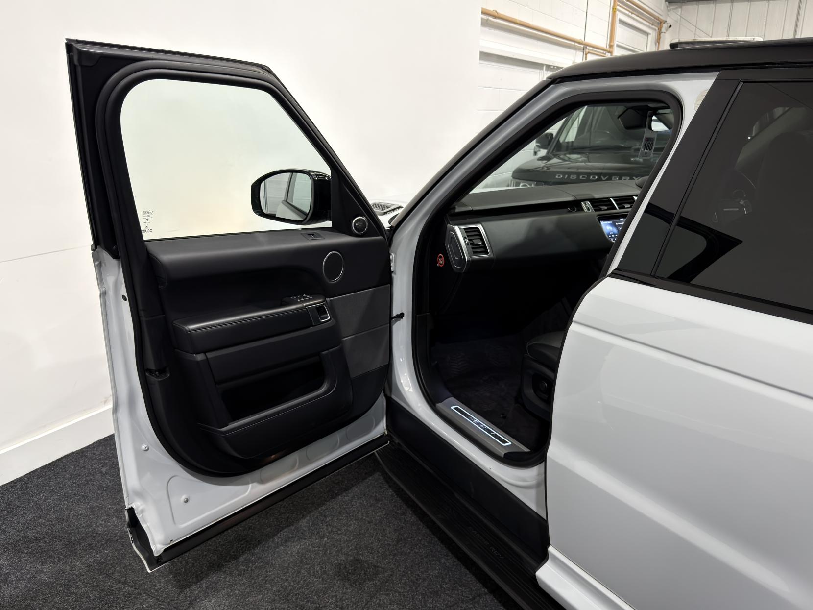 Land Rover Range Rover Sport 3.0 SD V6 HSE Dynamic SUV 5dr Diesel Auto 4WD Euro 6 (s/s) (306 ps)