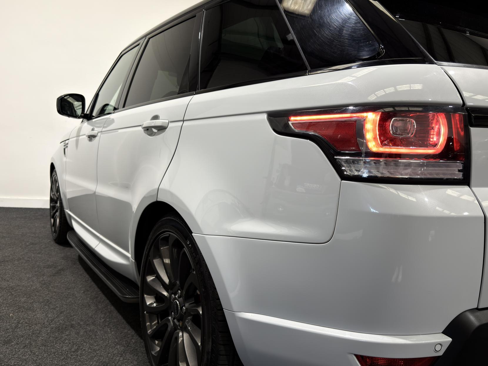Land Rover Range Rover Sport 3.0 SD V6 HSE Dynamic SUV 5dr Diesel Auto 4WD Euro 6 (s/s) (306 ps)