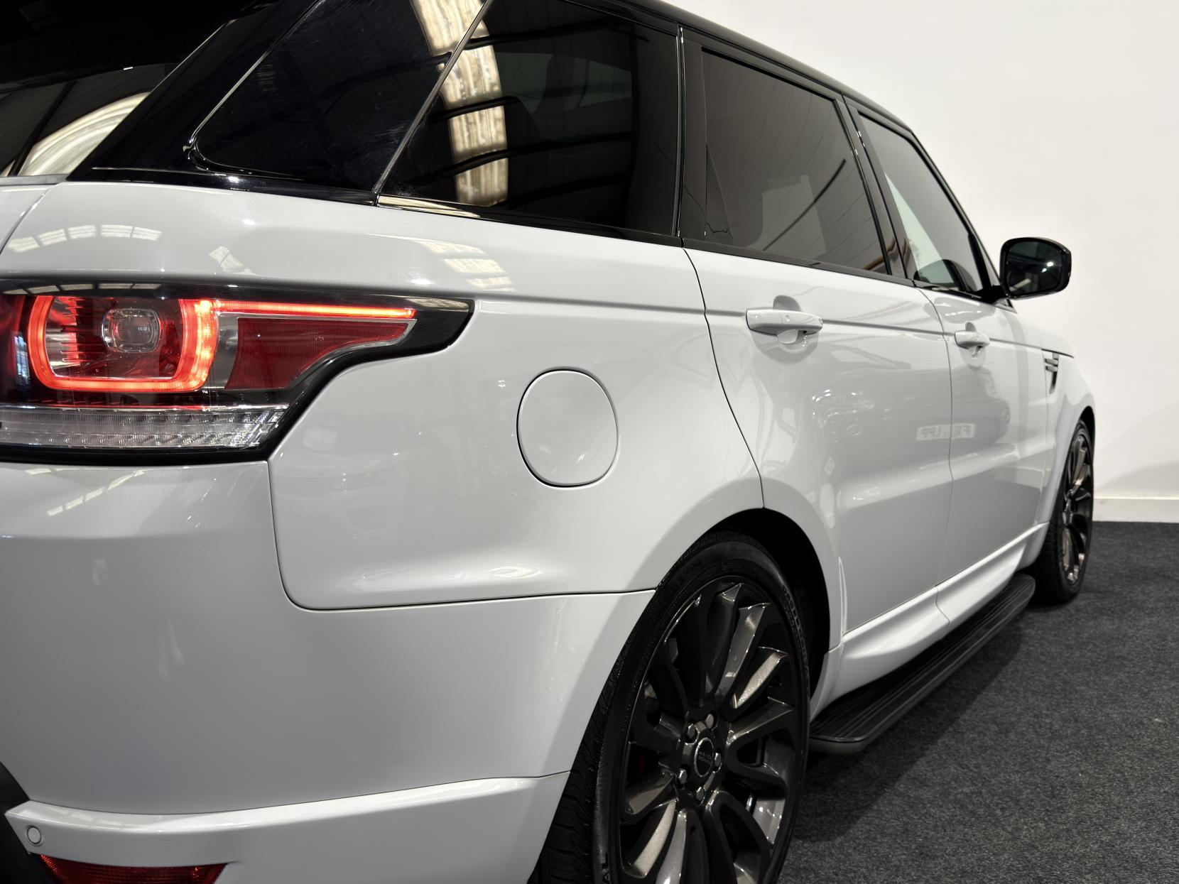 Land Rover Range Rover Sport 3.0 SD V6 HSE Dynamic SUV 5dr Diesel Auto 4WD Euro 6 (s/s) (306 ps)