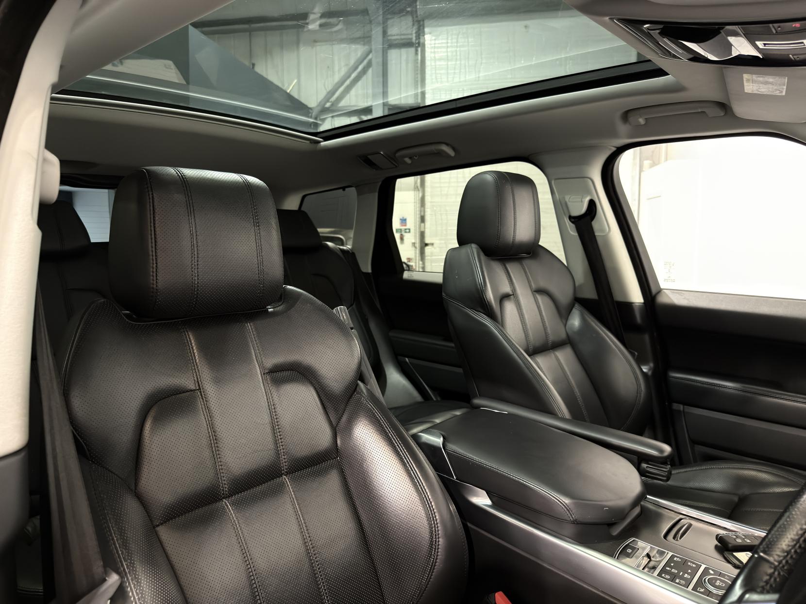 Land Rover Range Rover Sport 3.0 SD V6 HSE Dynamic SUV 5dr Diesel Auto 4WD Euro 6 (s/s) (306 ps)