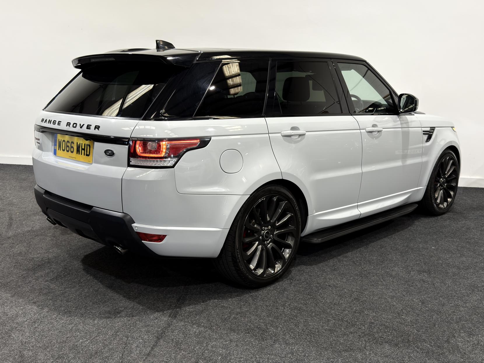 Land Rover Range Rover Sport 3.0 SD V6 HSE Dynamic SUV 5dr Diesel Auto 4WD Euro 6 (s/s) (306 ps)