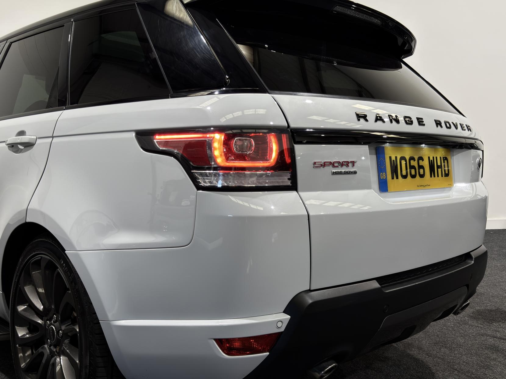 Land Rover Range Rover Sport 3.0 SD V6 HSE Dynamic SUV 5dr Diesel Auto 4WD Euro 6 (s/s) (306 ps)