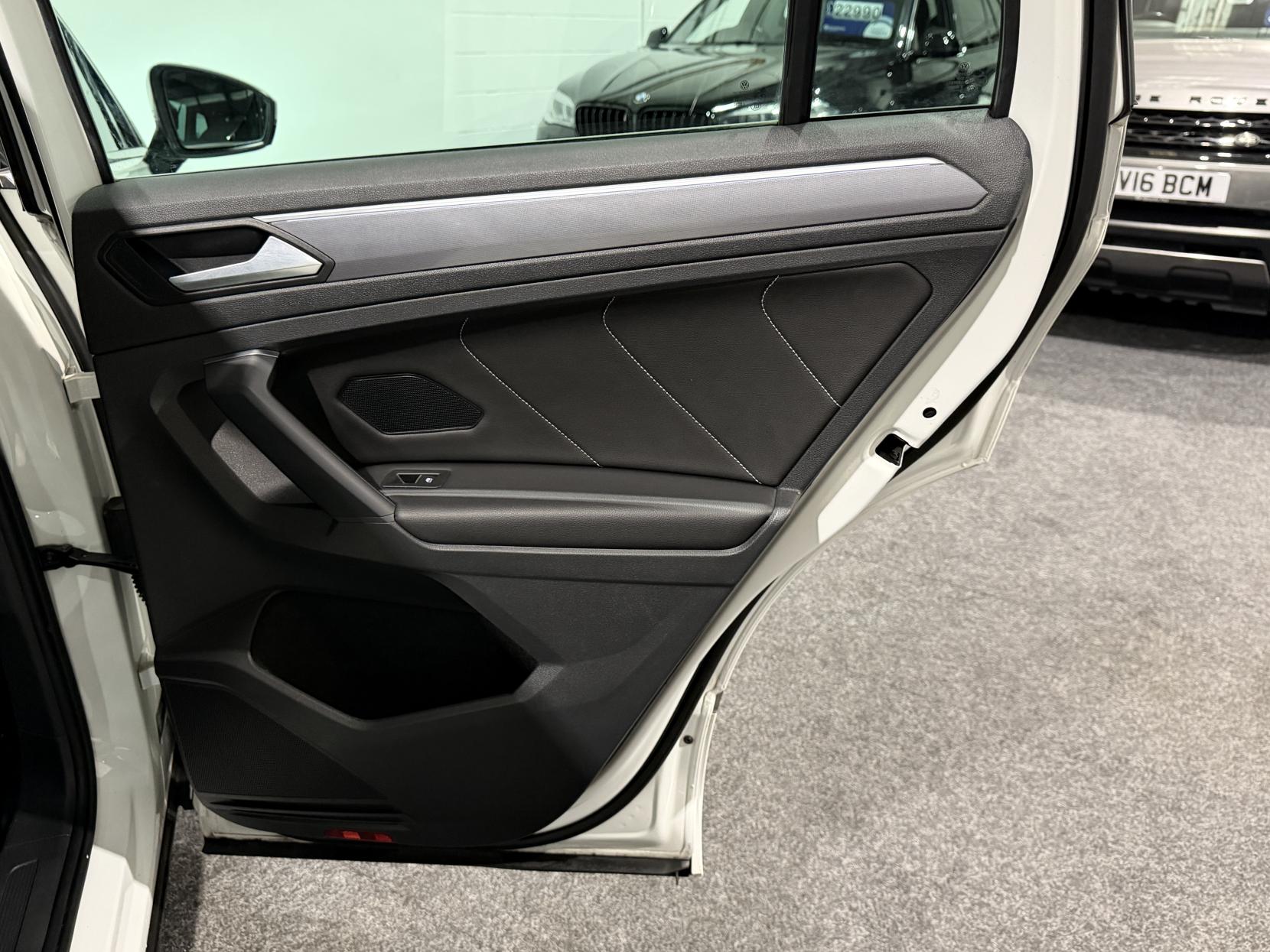 Volkswagen Tiguan 2.0 TDI R-Line SUV 5dr Diesel DSG 4Motion Euro 6 (s/s) (150 ps)