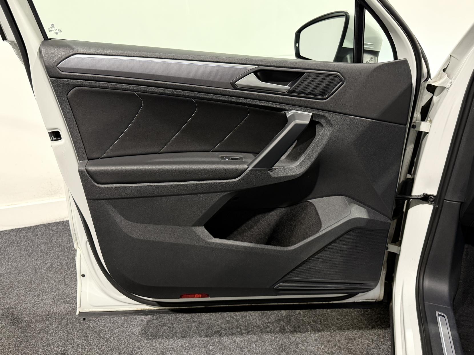 Volkswagen Tiguan 2.0 TDI R-Line SUV 5dr Diesel DSG 4Motion Euro 6 (s/s) (150 ps)