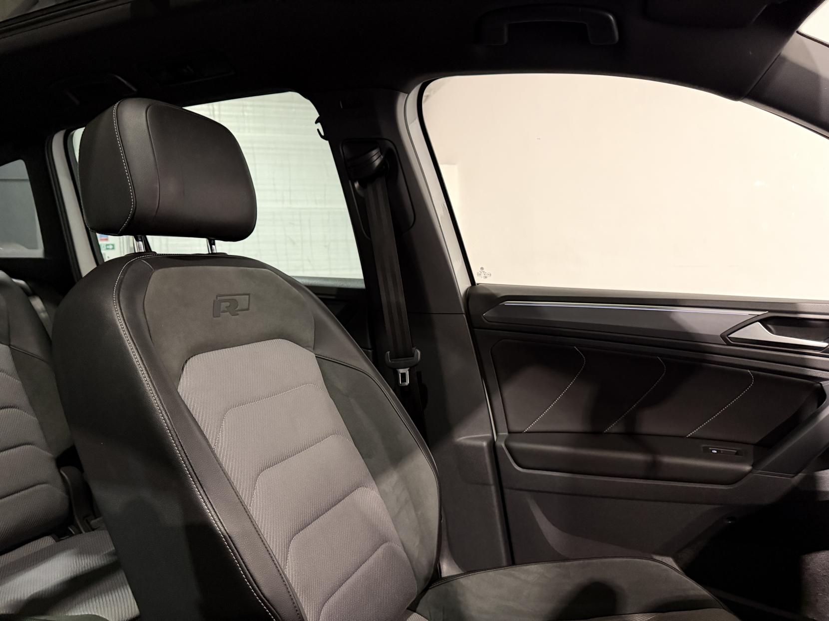 Volkswagen Tiguan 2.0 TDI R-Line SUV 5dr Diesel DSG 4Motion Euro 6 (s/s) (150 ps)